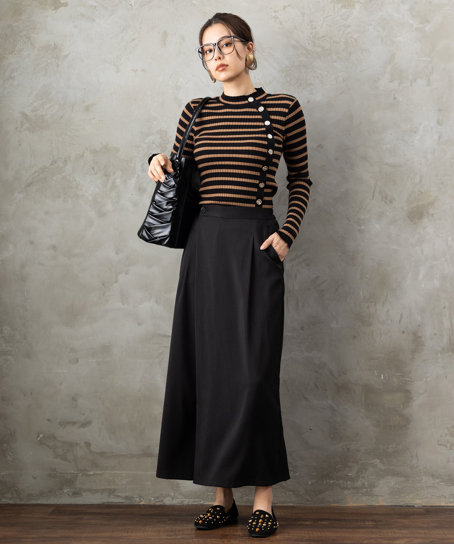 51-5650【FONT LAB】アシンメトリー釦ハイネックリブニット