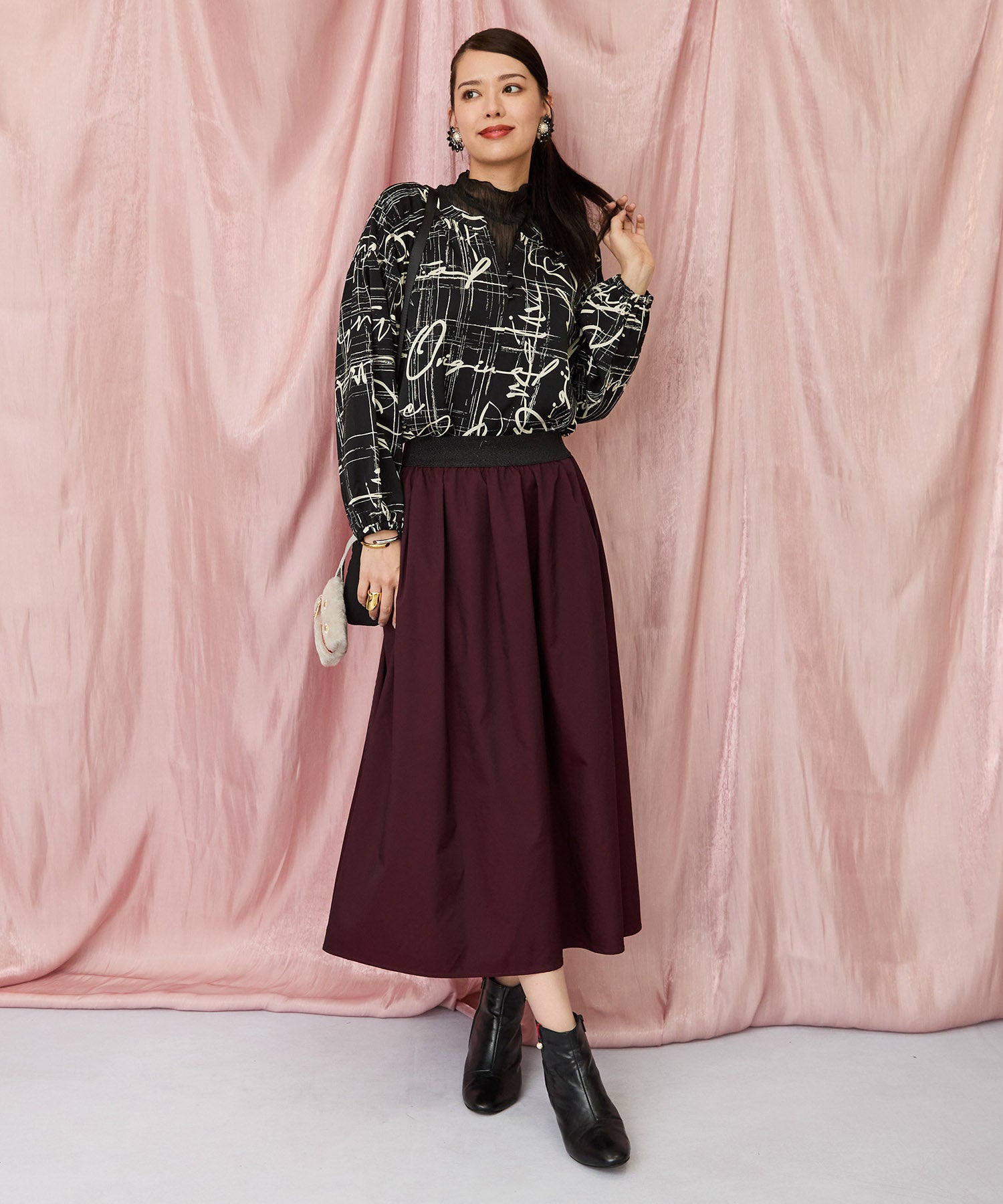 01-5923【FONT LAB】グラフィカルレターリングプリントブラウス