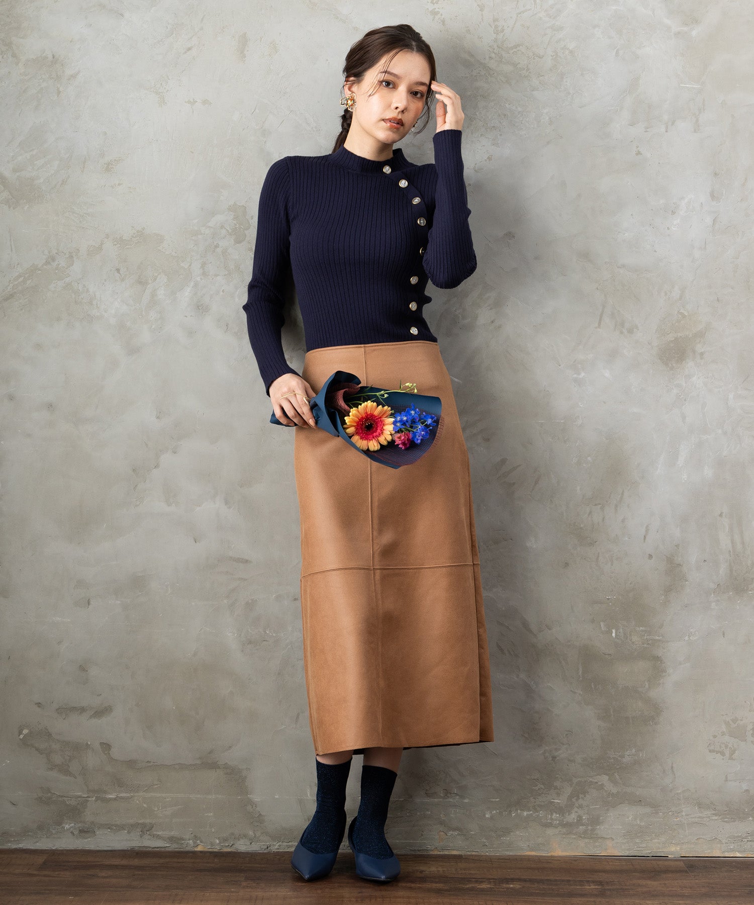 51-5650【FONT LAB】アシンメトリー釦ハイネックリブニット