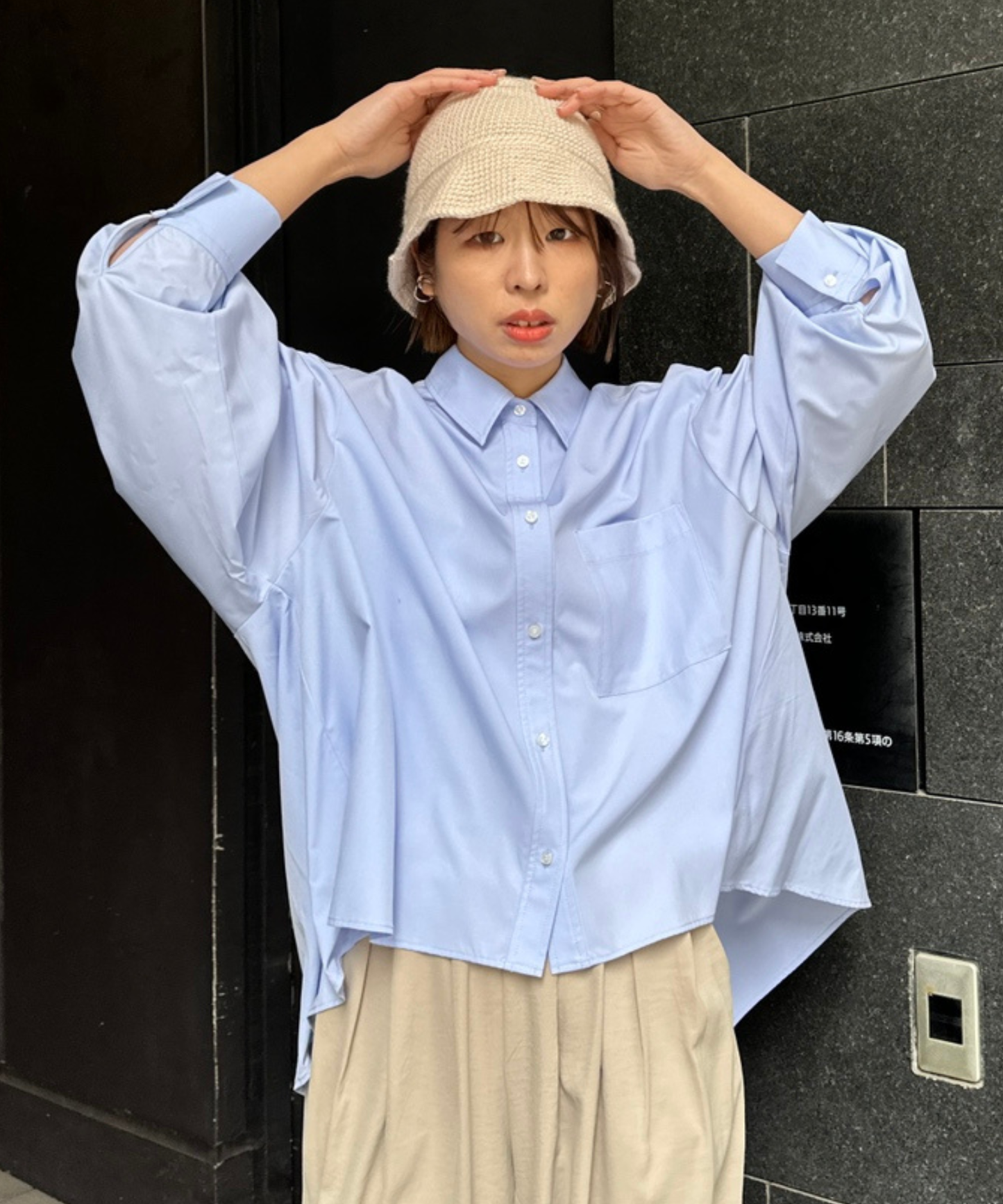 【FONT LAB】バックロゴフレアシャツ