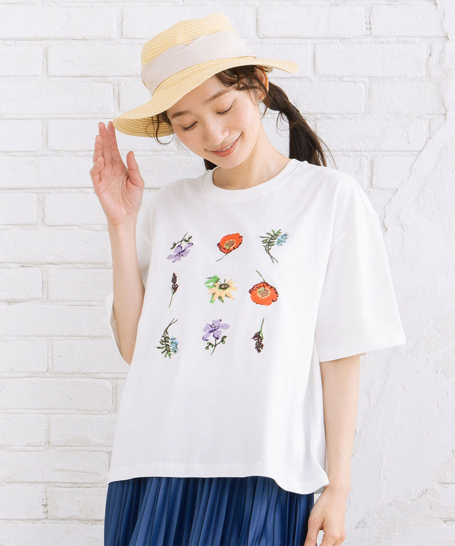 NUMPH オーガニックコットンフラワーエンブロイダリーTシャツ