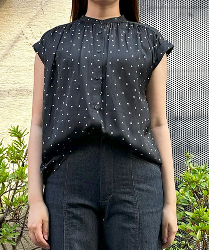 【INNOWAVE】サテンドットプリントブラウス