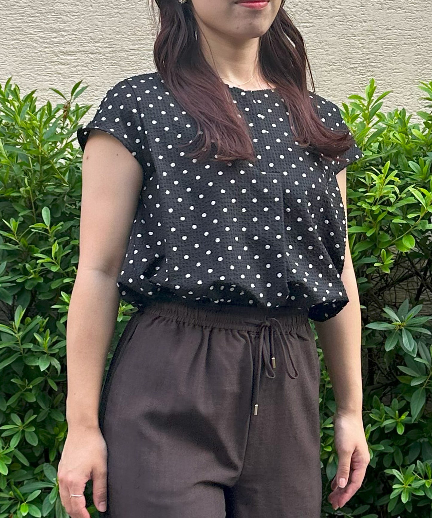 【INNOWAVE】フロントタックドットサッカーブラウス