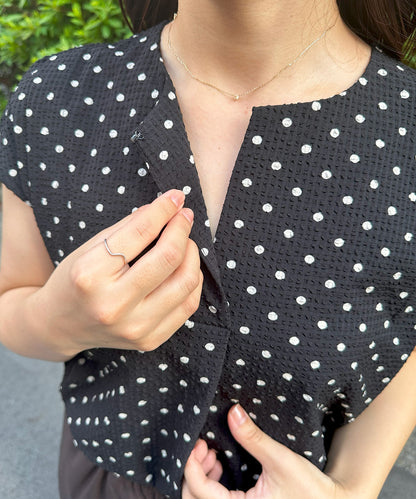 【INNOWAVE】フロントタックドットサッカーブラウス