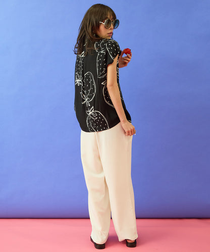 【mademoiselle YEYE】モノトーンストロベリープリントシャツ