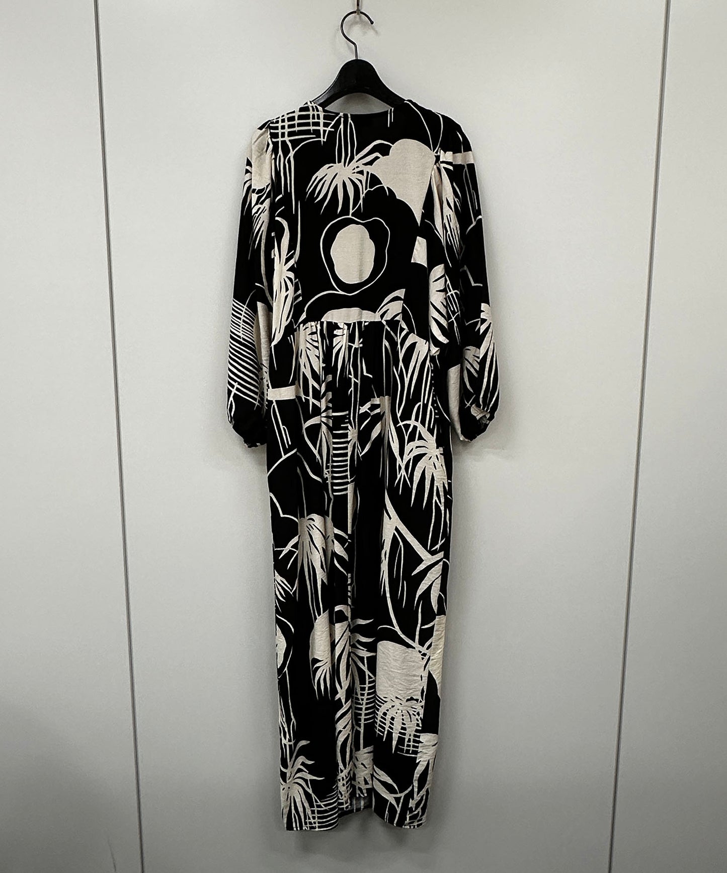 【la fée maraboutée】モノトーンリーフプリントワンピース