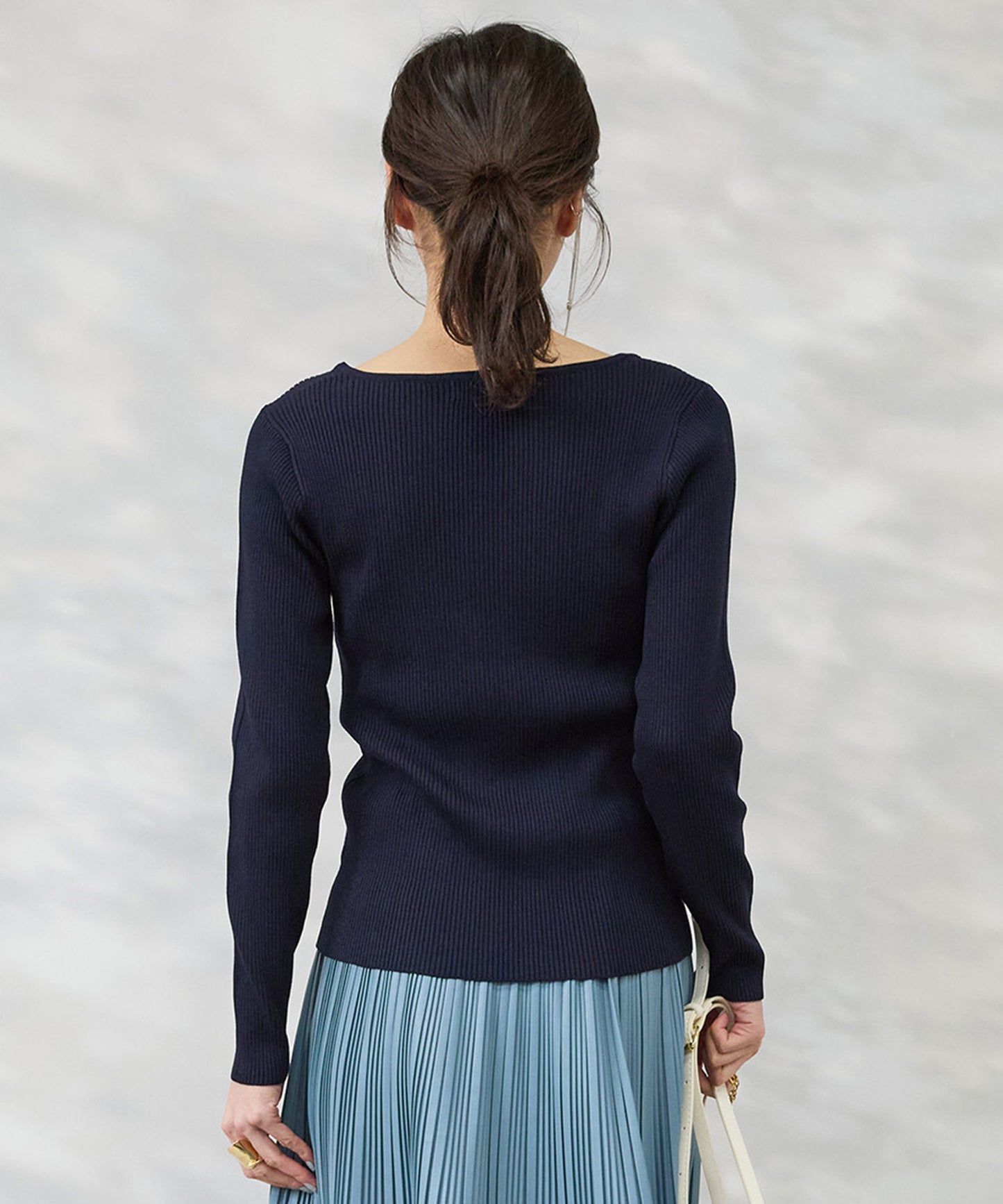 【JETSET SOLO PLUS】ダイヤモンドネックリブニット