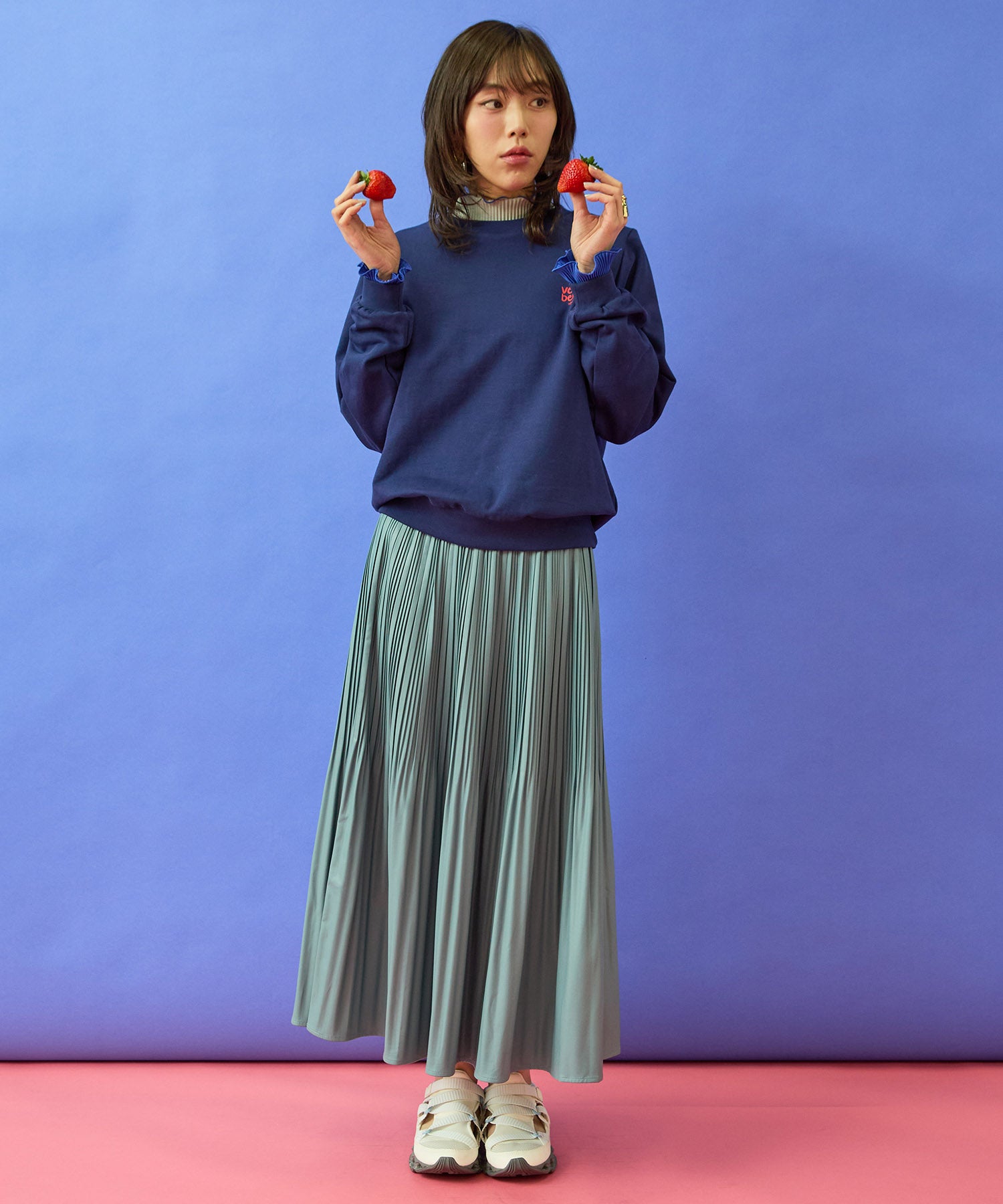 【mademoiselle YEYE】ストロベリーアートプリントスウェット