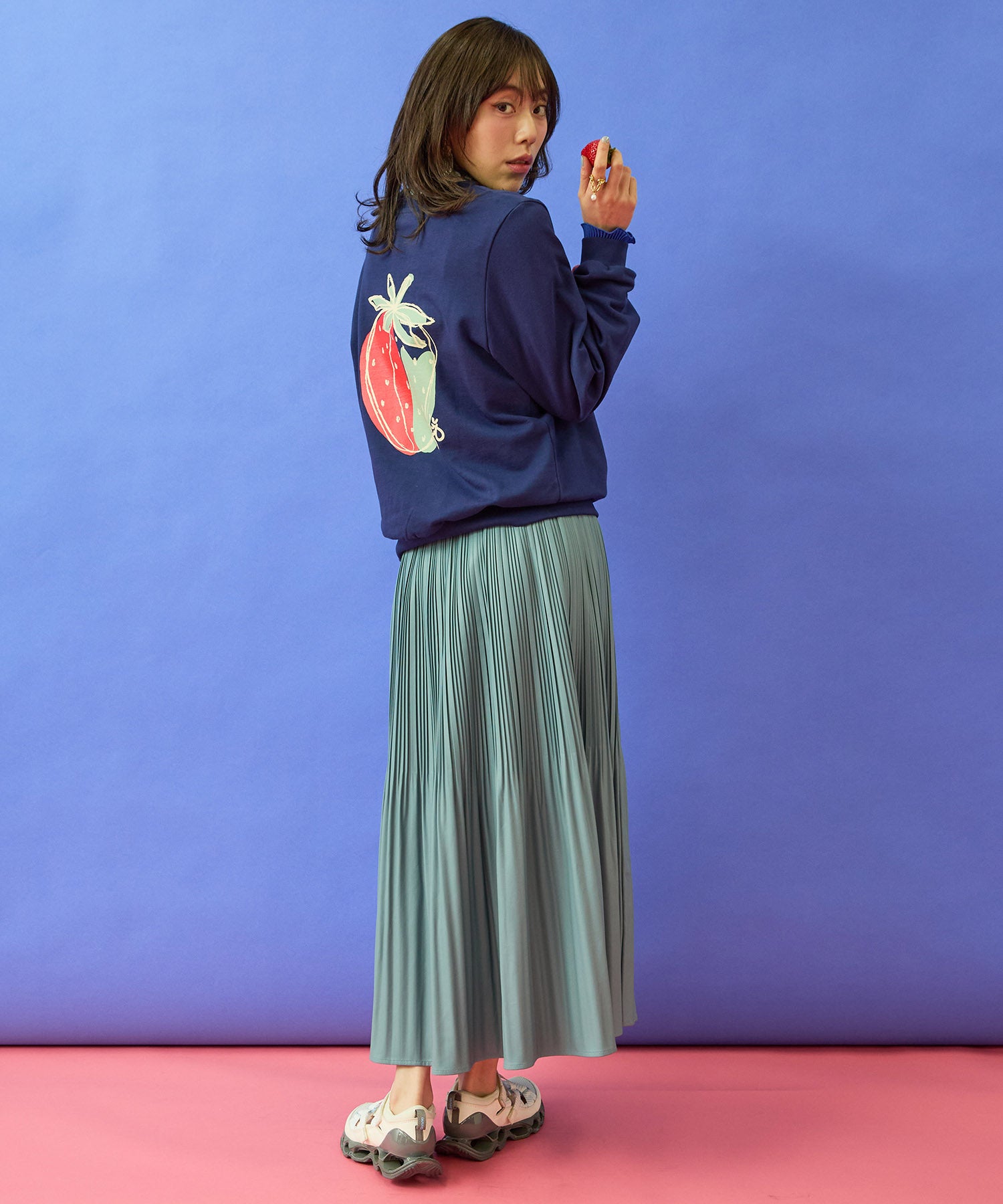 【mademoiselle YEYE】ストロベリーアートプリントスウェット