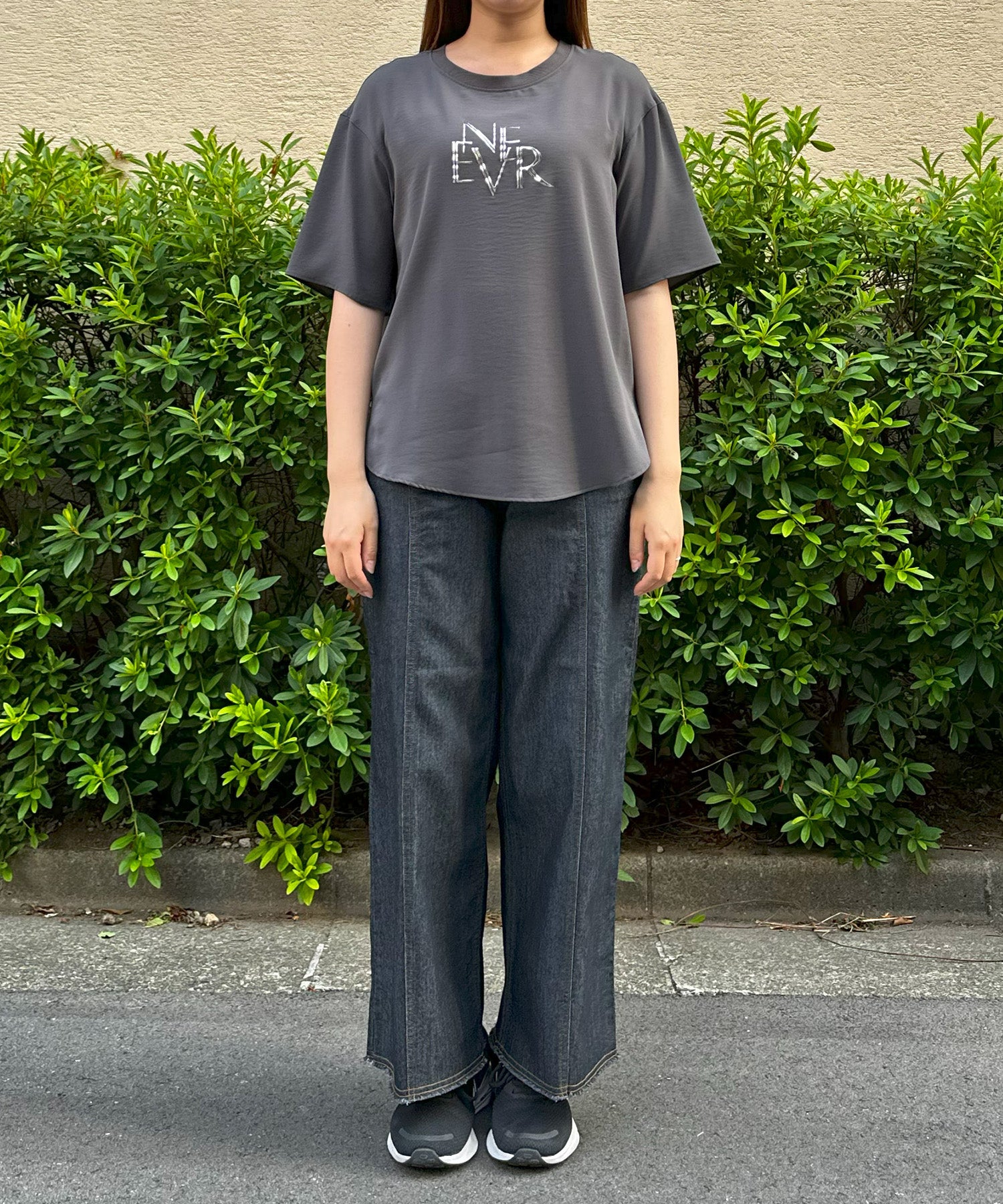 【qout】シャイニーロゴカットソー