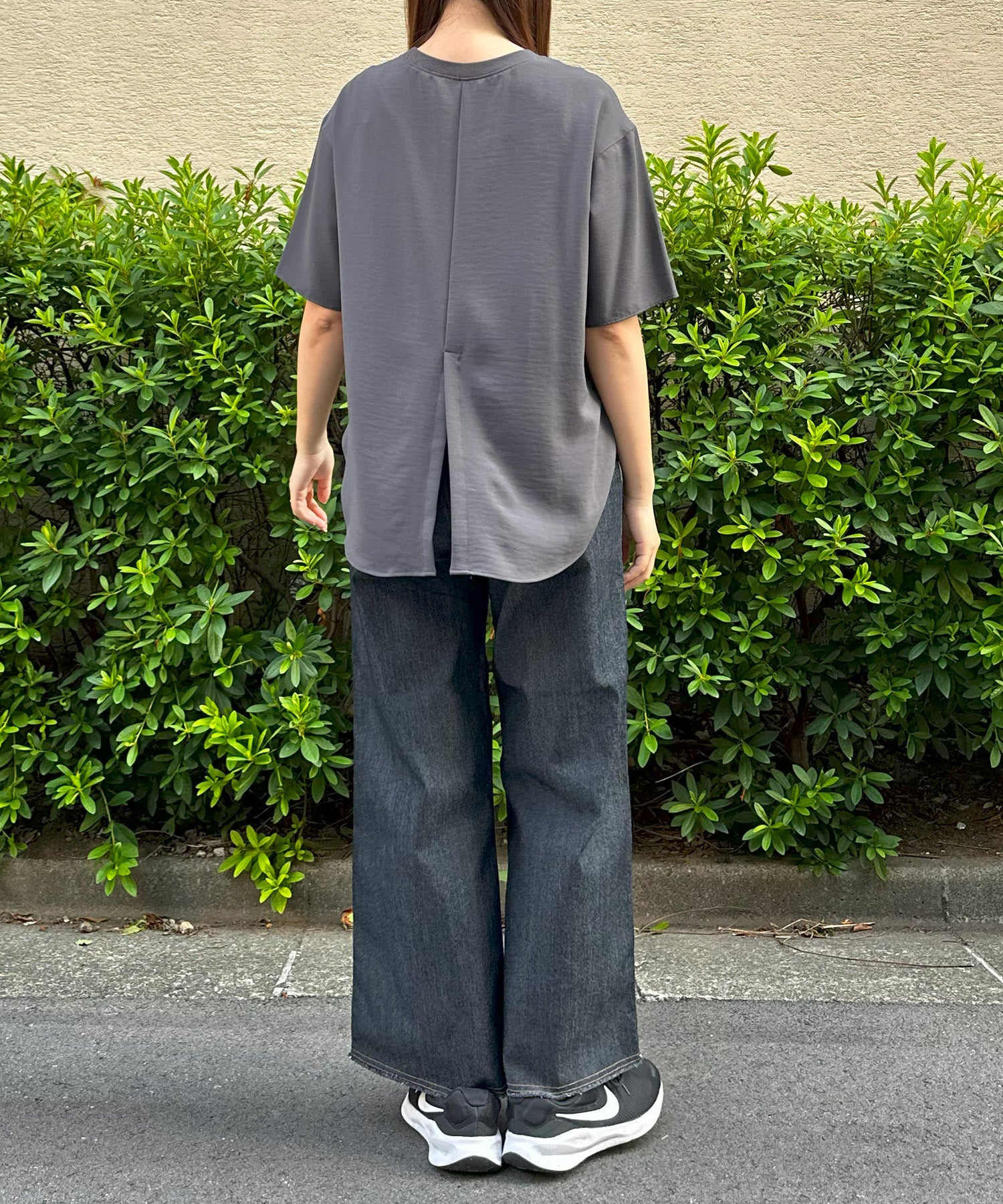 【qout】シャイニーロゴカットソー