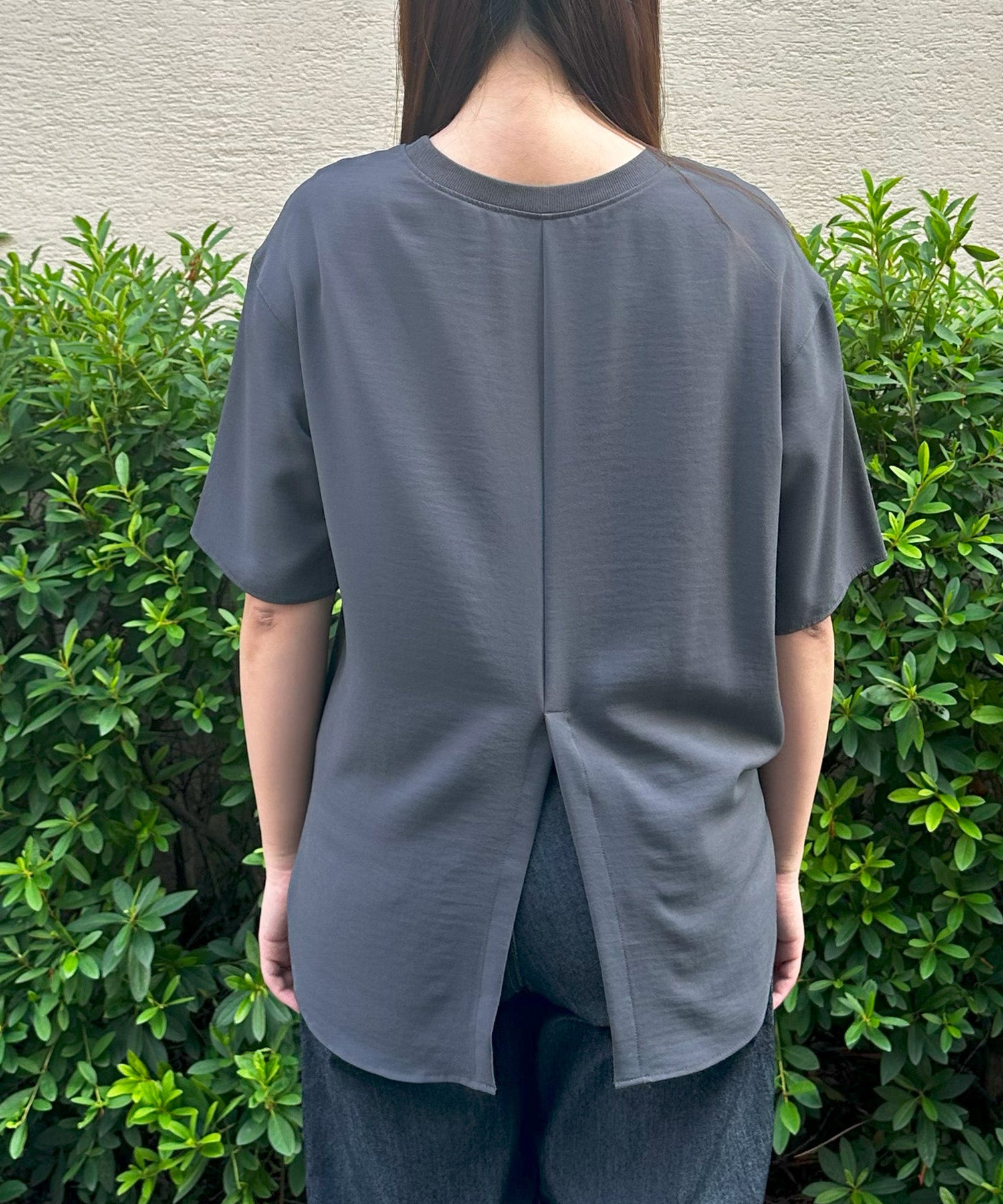 【qout】シャイニーロゴカットソー