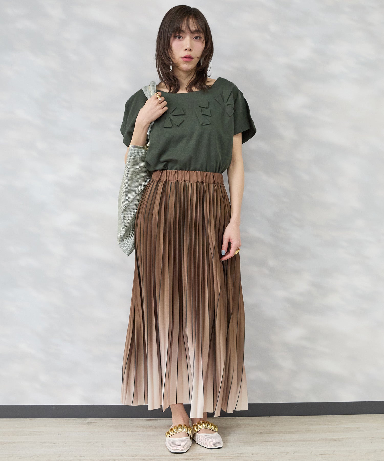 【SKFK】エンボスロゴTシャツ