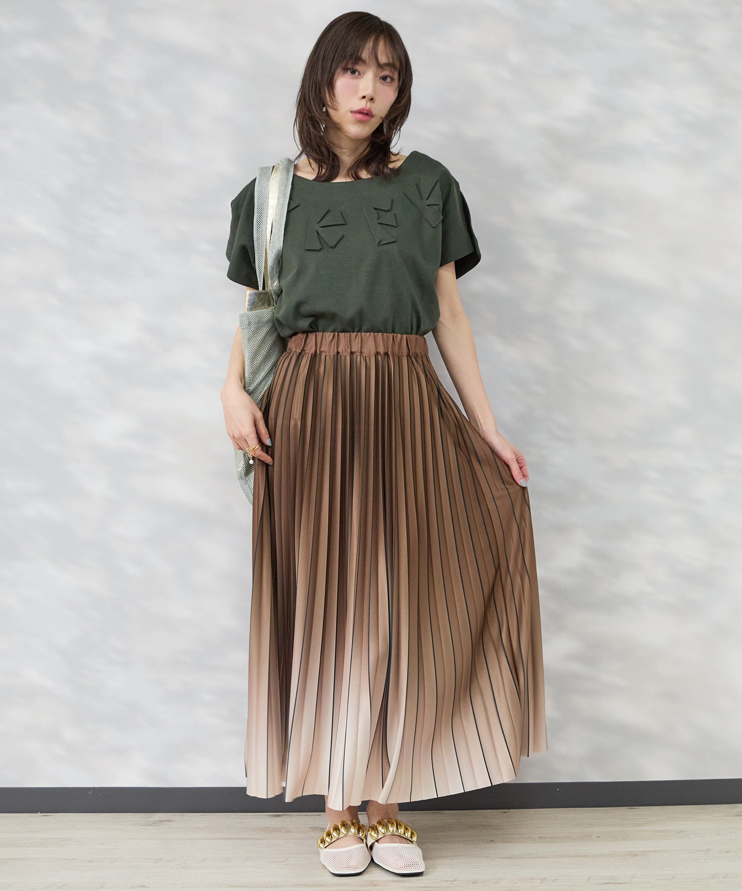 【SKFK】エンボスロゴTシャツ