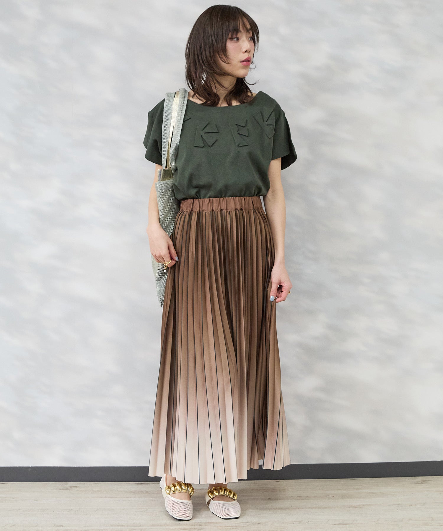 【SKFK】エンボスロゴTシャツ