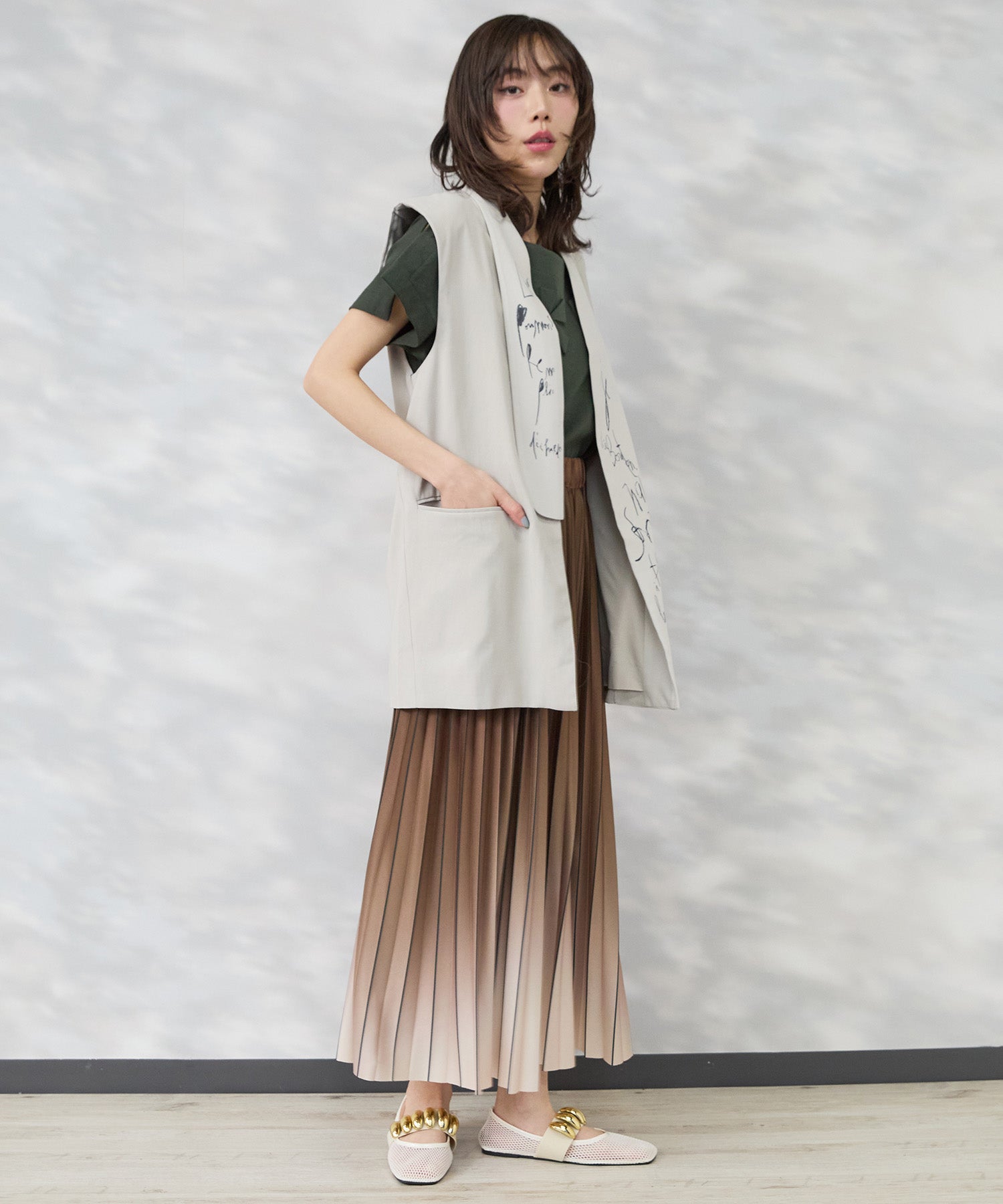 【SKFK】エンボスロゴTシャツ