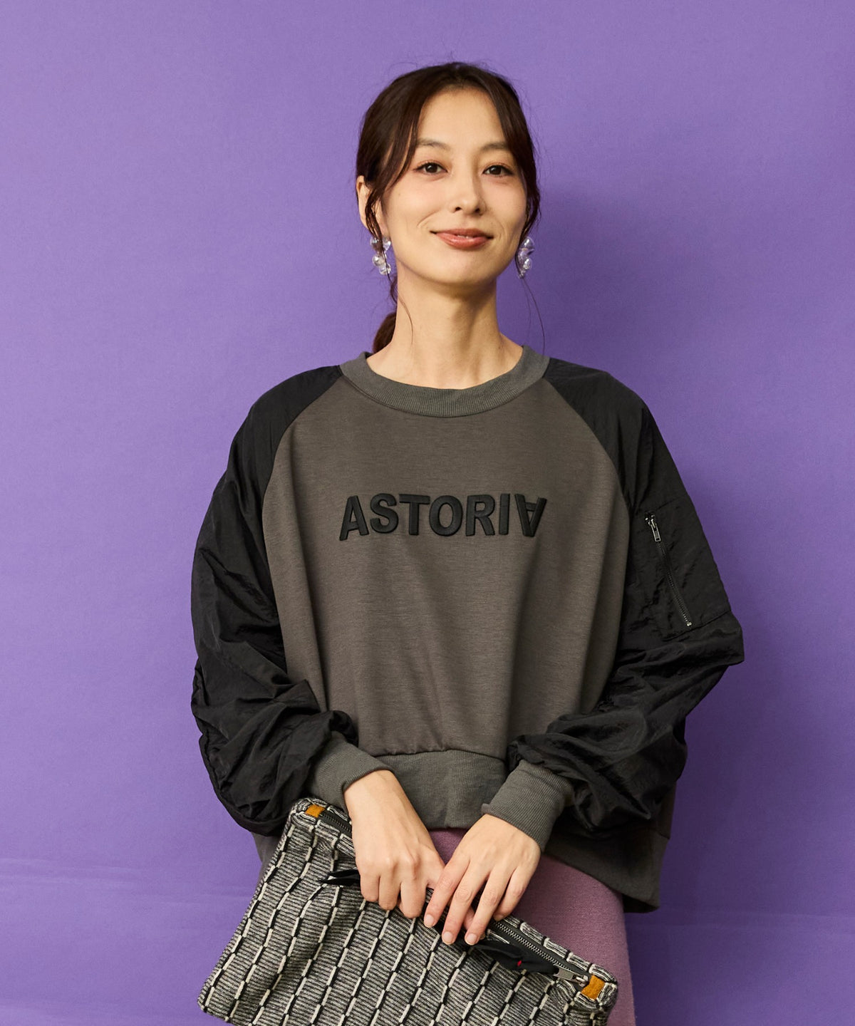 【FONT LAB】異素材コンビエンブロイダリーロゴスウェット'26