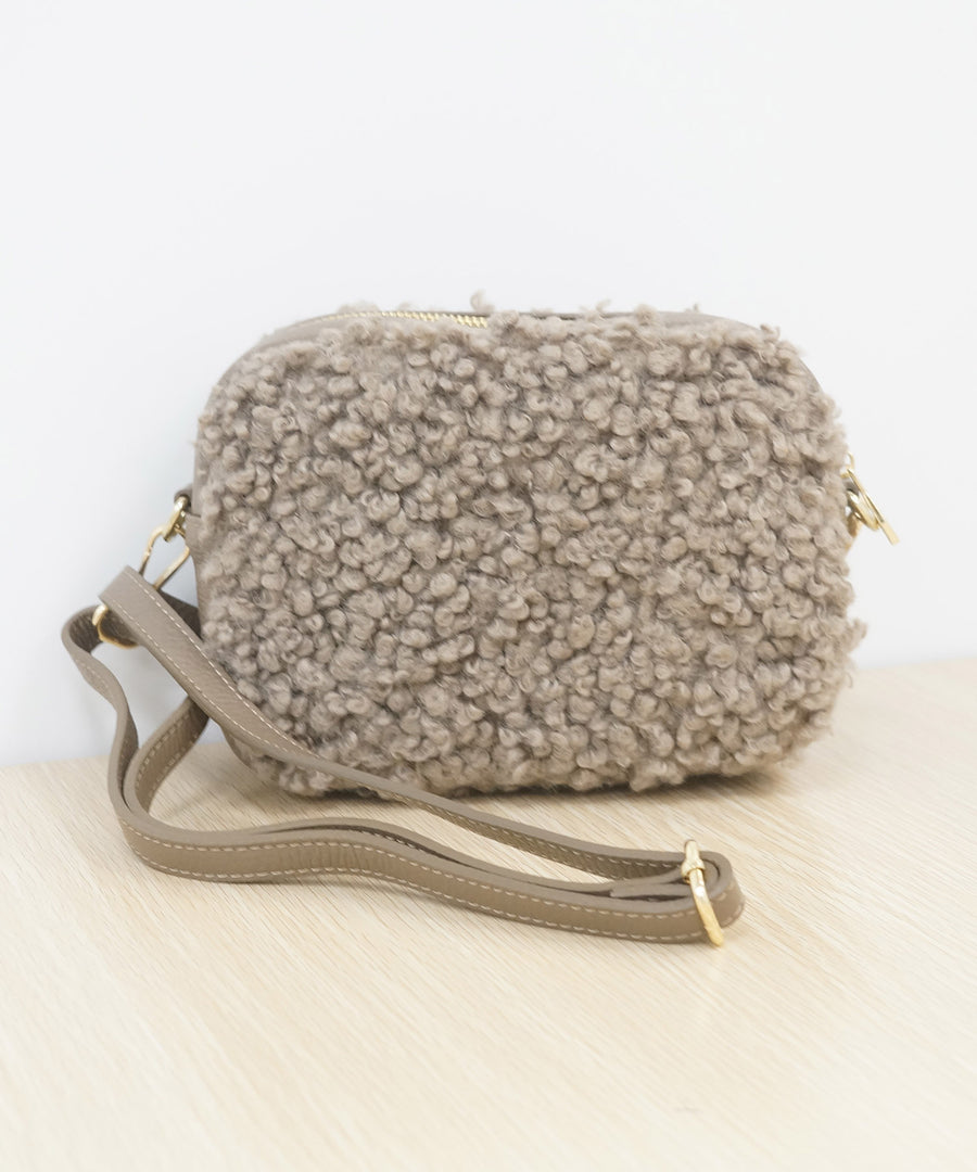 【andrea cardone】テディボアクロスボディBAG