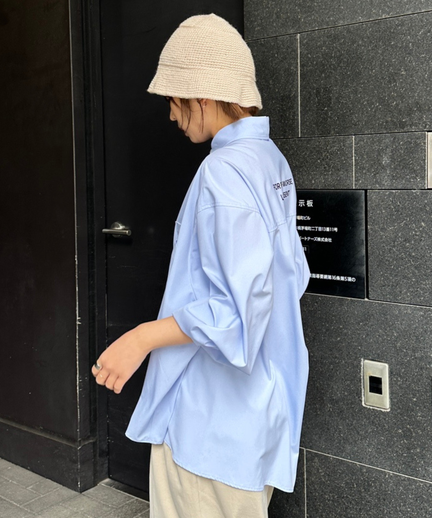 【FONT LAB】バックロゴフレアシャツ