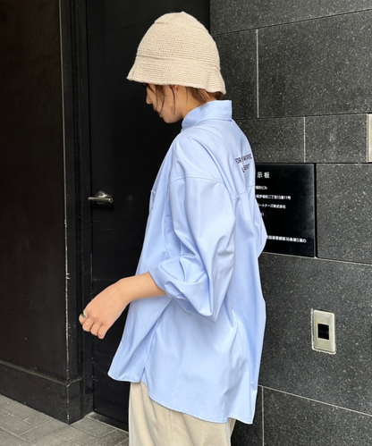 【FONT LAB】バックロゴフレアシャツ