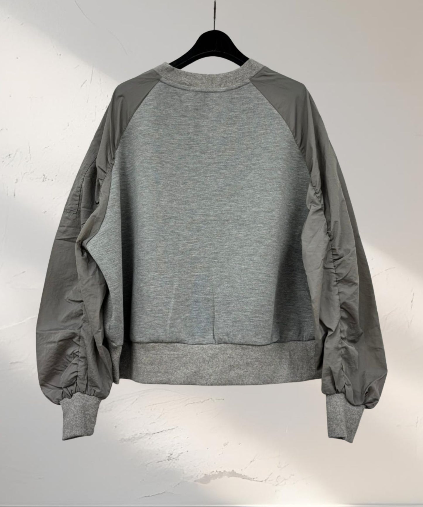 61-5850【FONT LAB】異素材コンビエンブロイダリーロゴスウェット