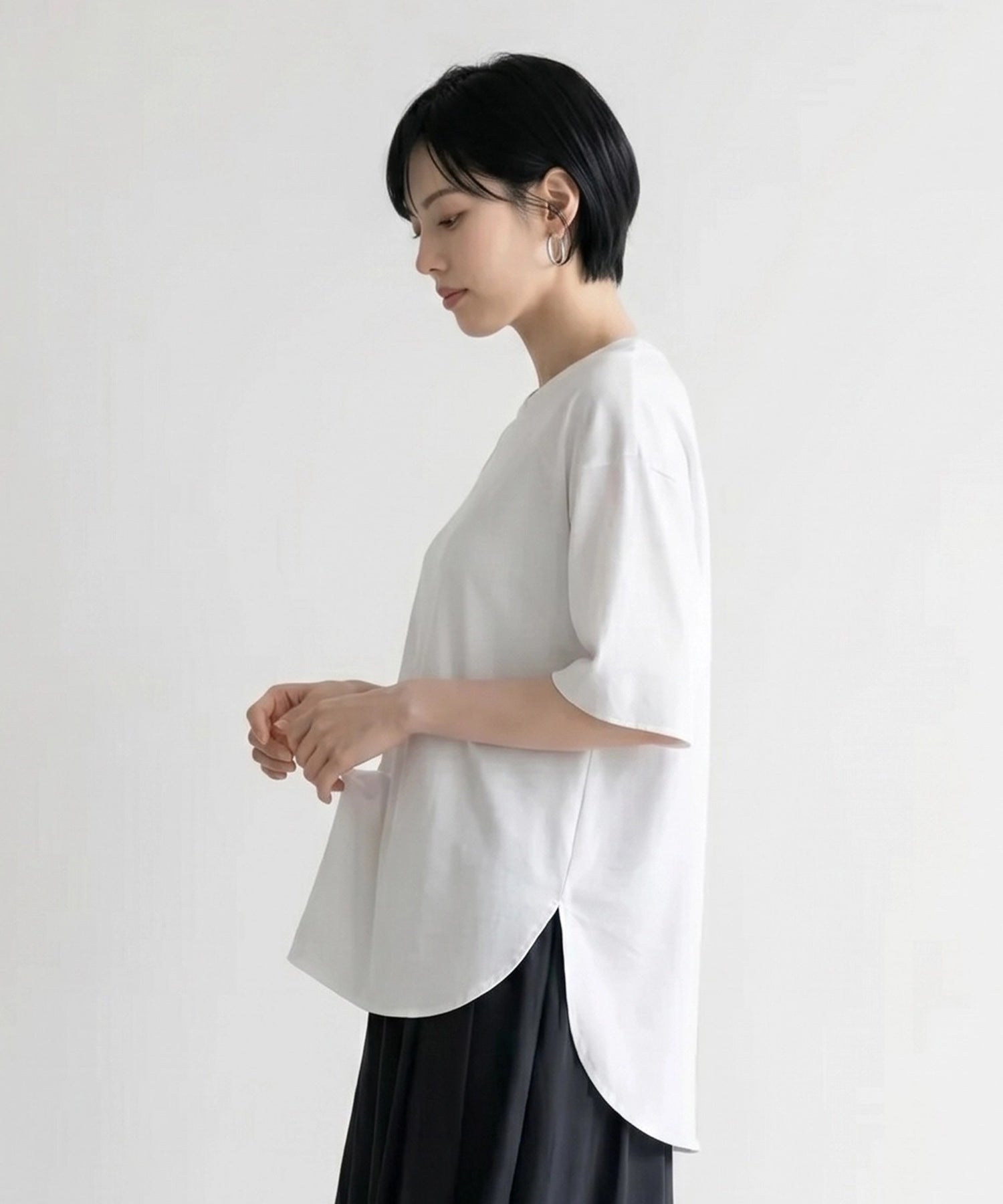【qout】シャイニーロゴカットソー