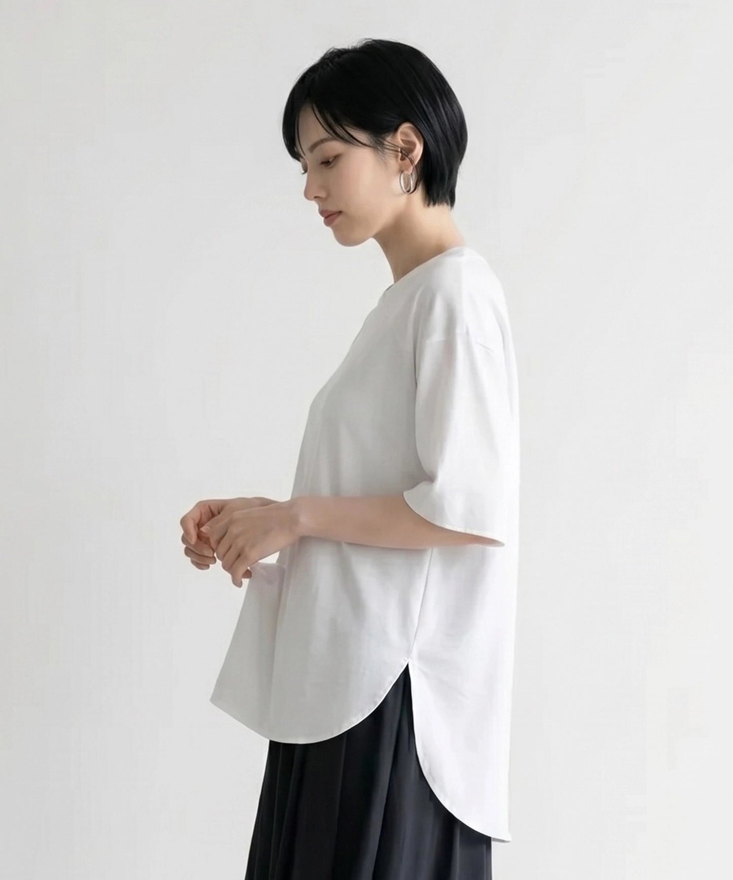 【qout】シャイニーロゴカットソー