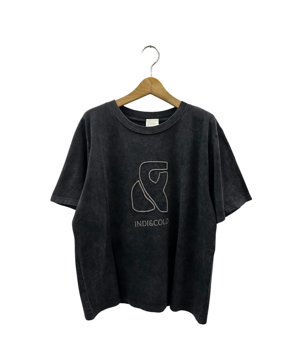 indi&cold ロゴエンブロイダリーTシャツ