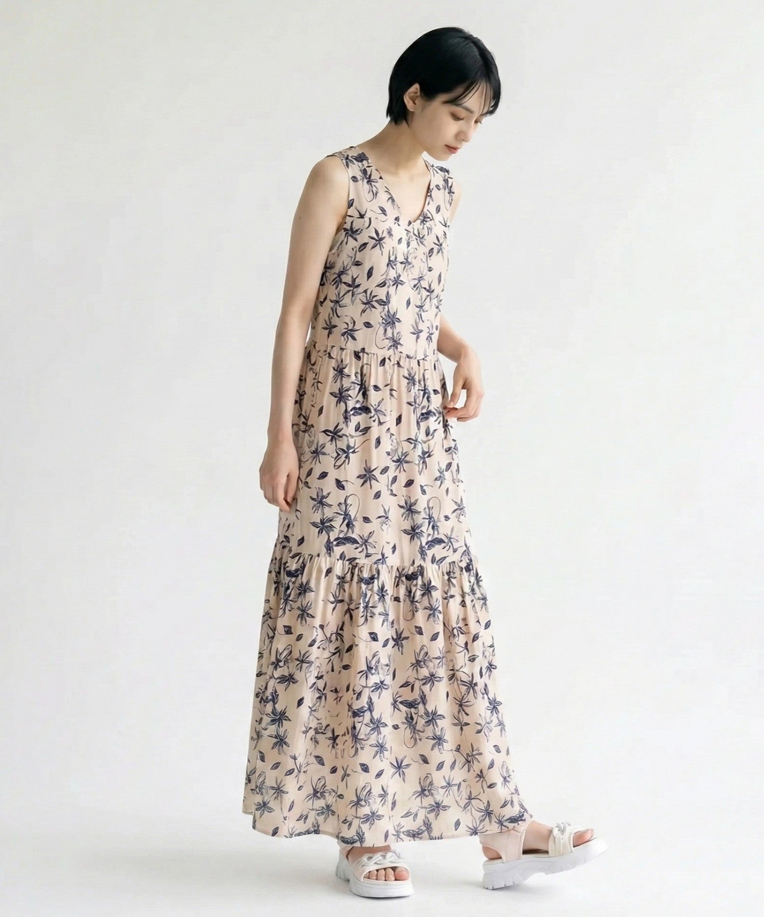 【INDUS luxury for JETSET SOLO PLUS】Vネックティアードワンピース