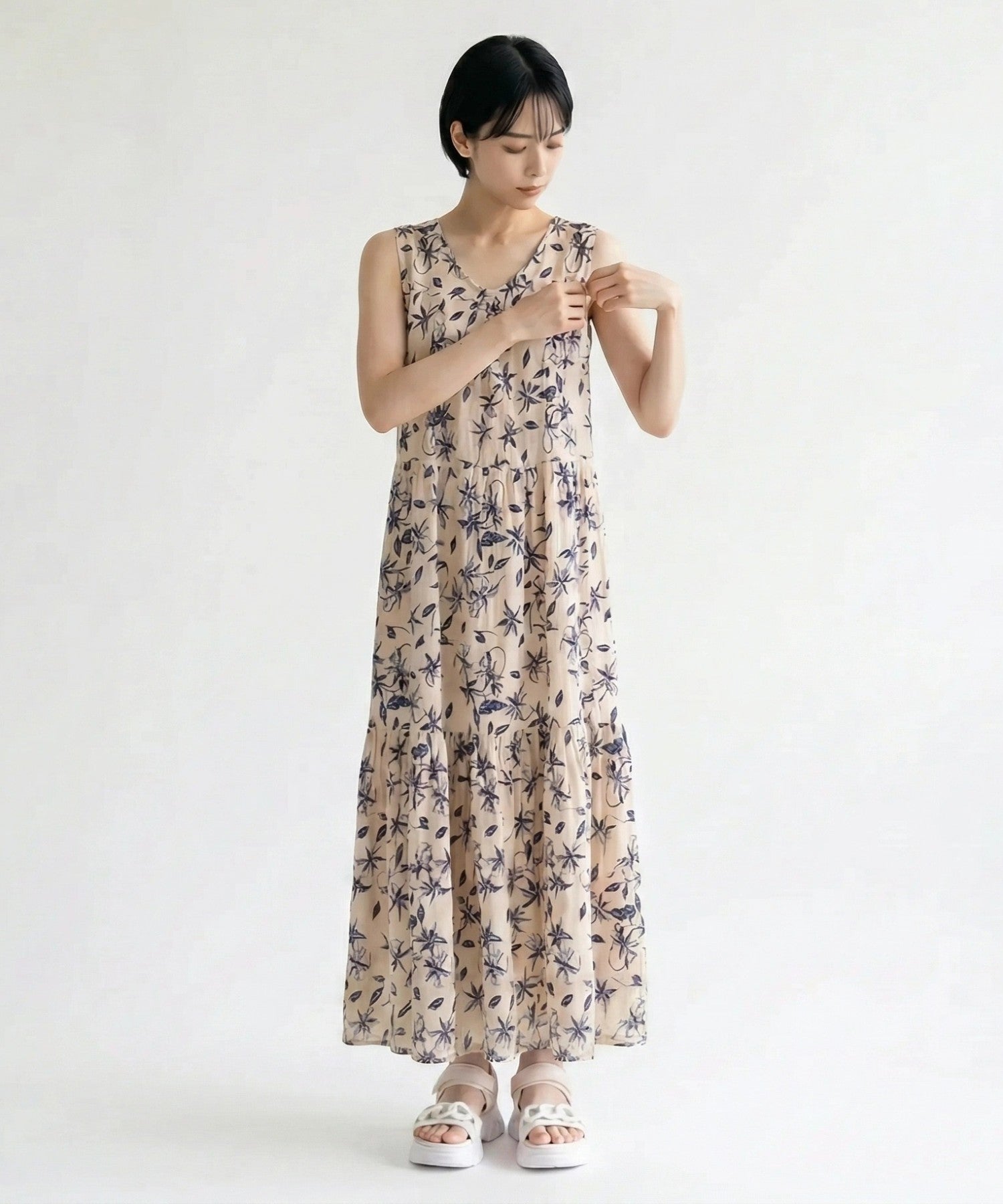 【INDUS luxury for JETSET SOLO PLUS】Vネックティアードワンピース