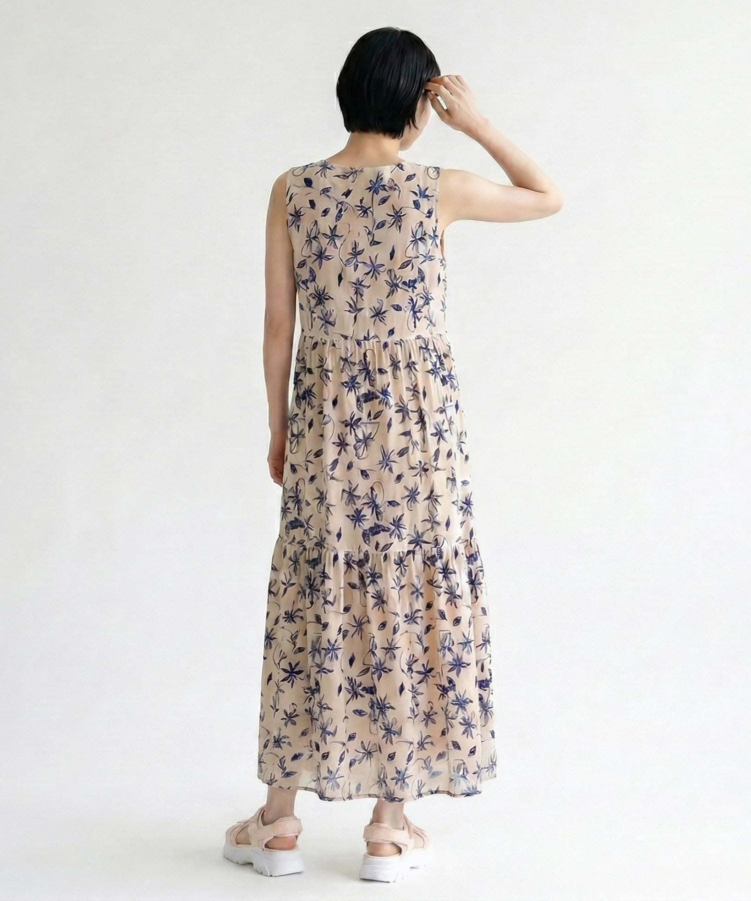 【INDUS luxury for JETSET SOLO PLUS】Vネックティアードワンピース