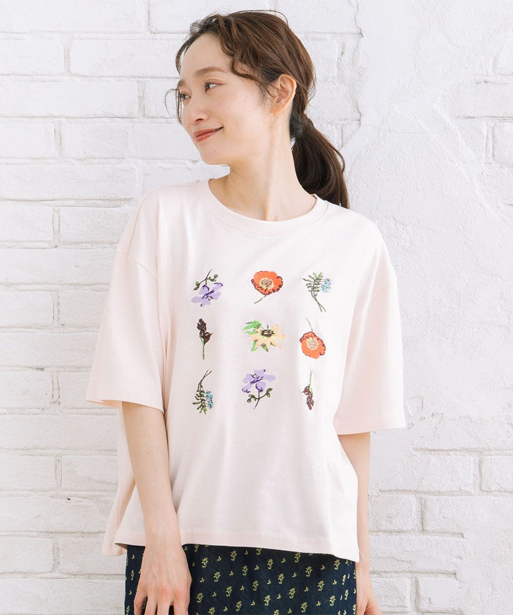 NUMPH オーガニックコットンフラワーエンブロイダリーTシャツ