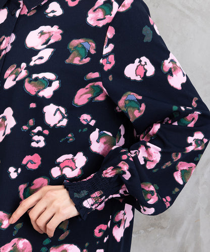 01-6667 NUMPH 【リミサロ】ブラーフラワープリントシャツ