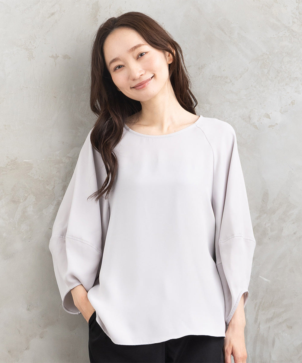 ダブルバックサテンブラウス