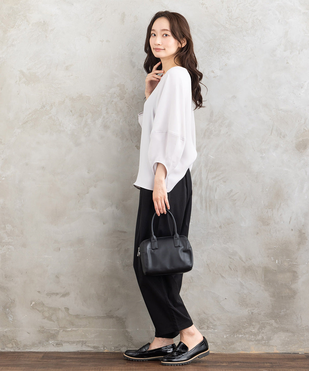 ダブルバックサテンブラウス