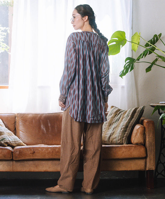 INDESIGN MIXプリントバンドカラーブラウス