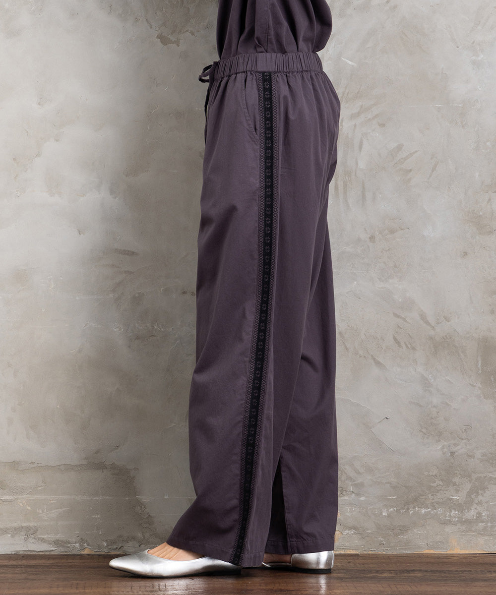 INDESIGN チロリアンテープエンブロイダリーラインパンツ