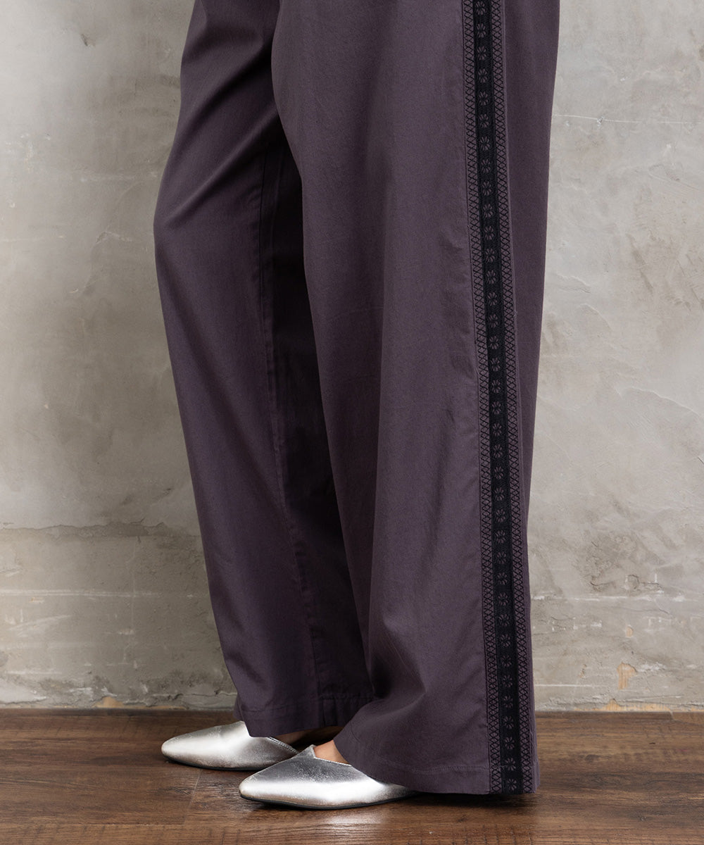 INDESIGN チロリアンテープエンブロイダリーラインパンツ