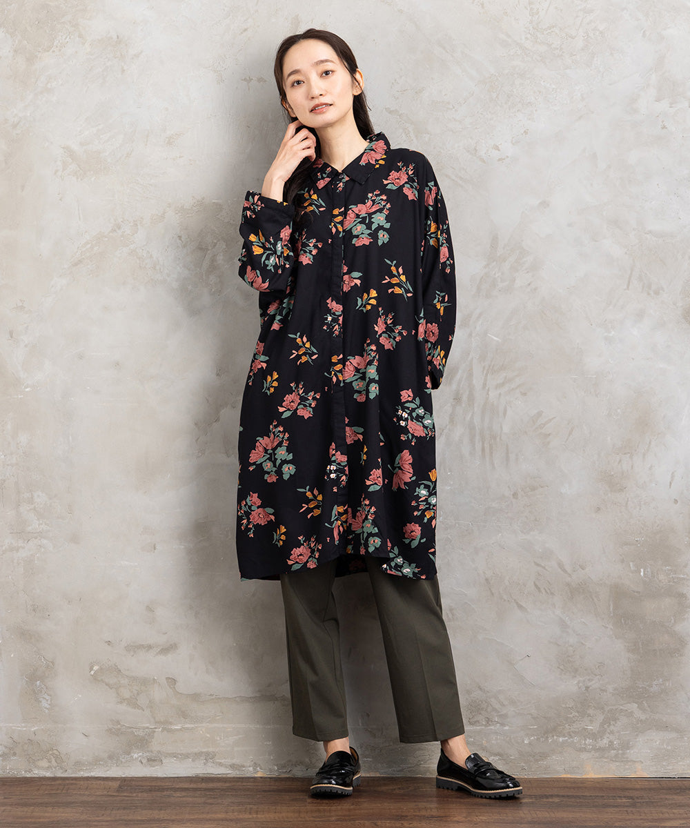 トロピカルウールセンタープレステーパードパンツ