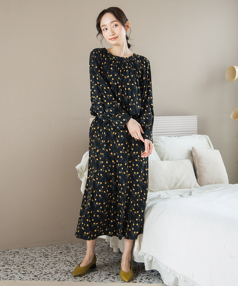 パウダーサテンチューリッププリントスカート