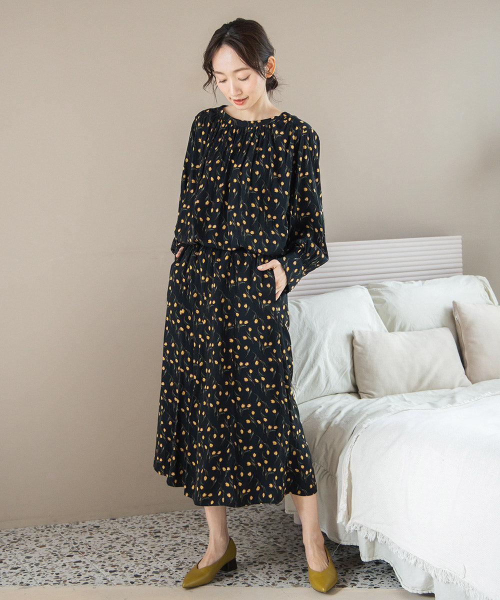 パウダーサテンチューリッププリントスカート