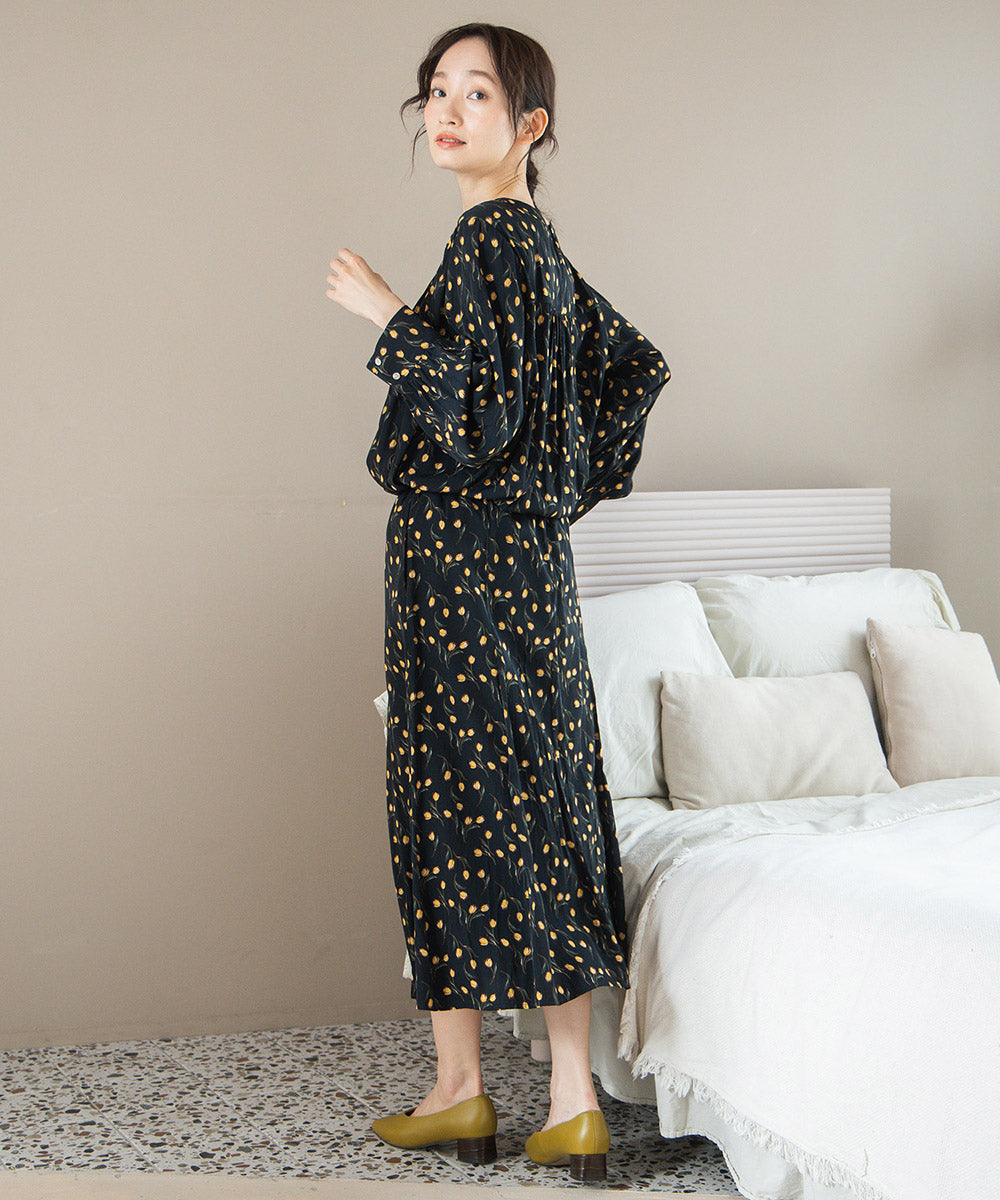 パウダーサテンチューリッププリントスカート