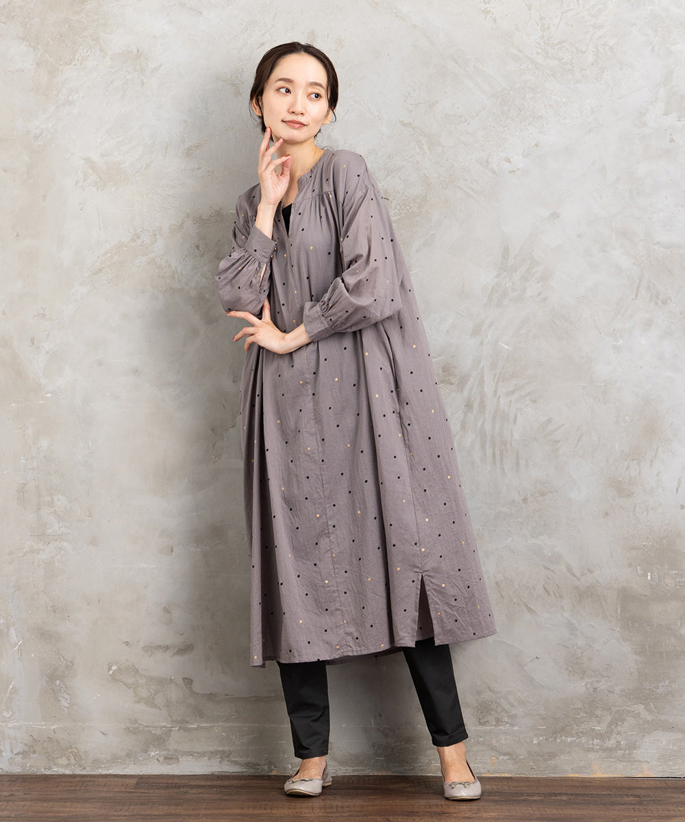 21号(6L～) ホイルドットプリントキーネックワンピース