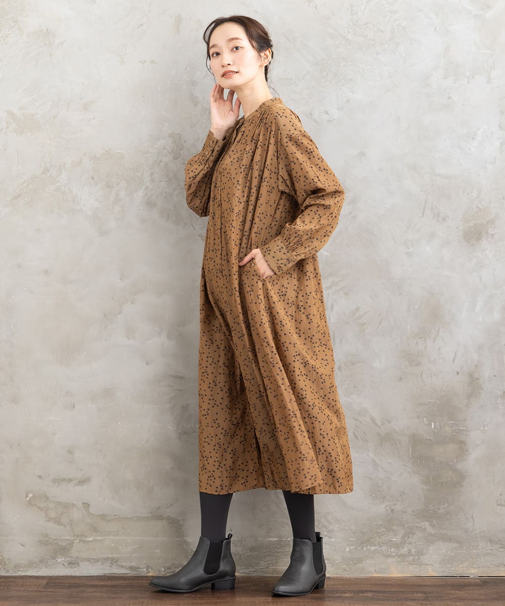 パウダーサテンスタープリントワンピース