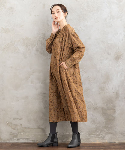 パウダーサテンスタープリントワンピース