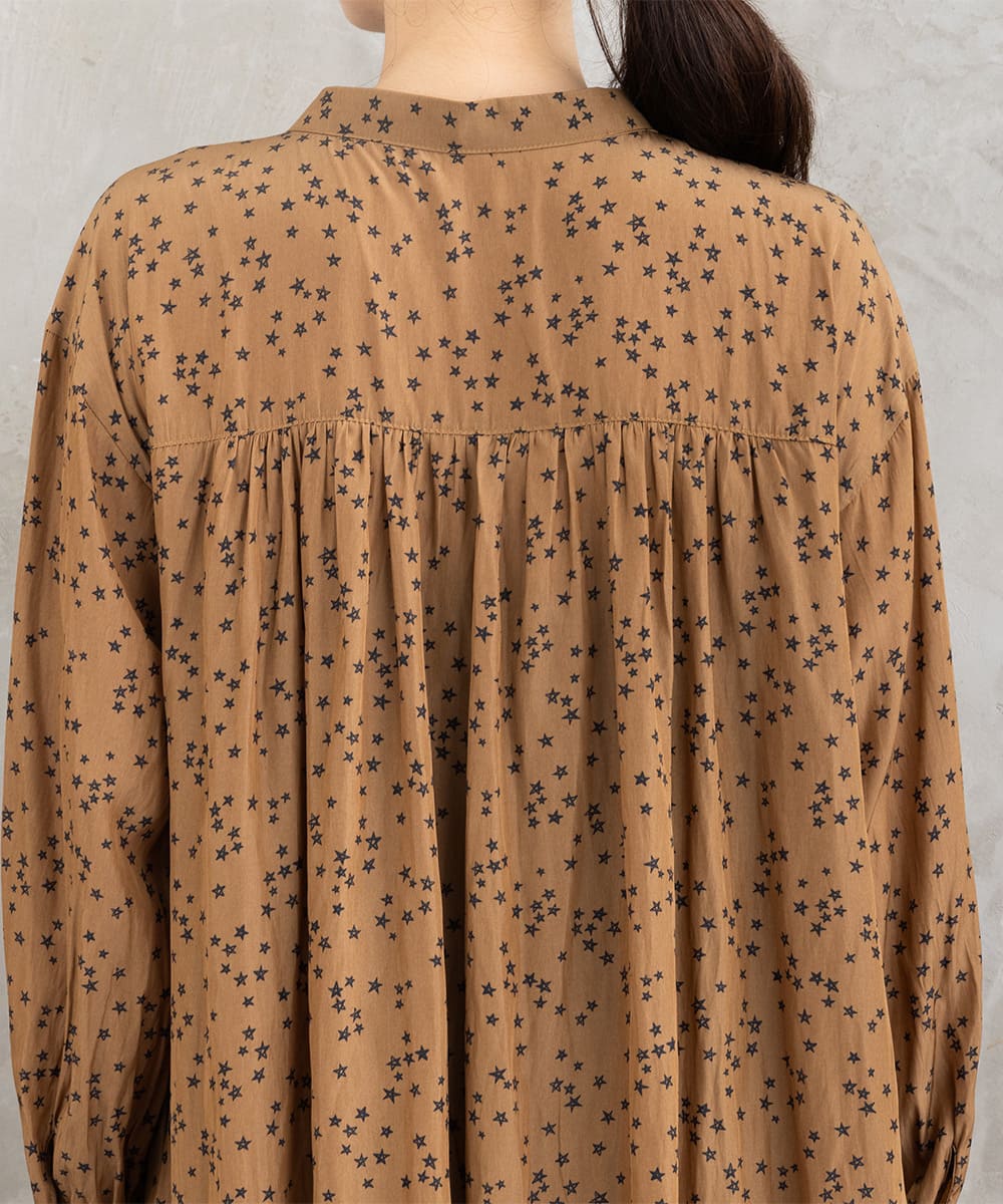 パウダーサテンスタープリントワンピース