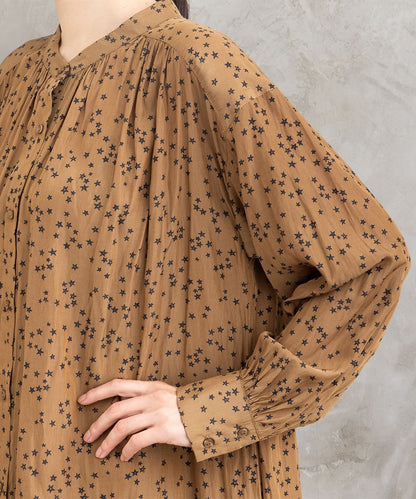 パウダーサテンスタープリントワンピース