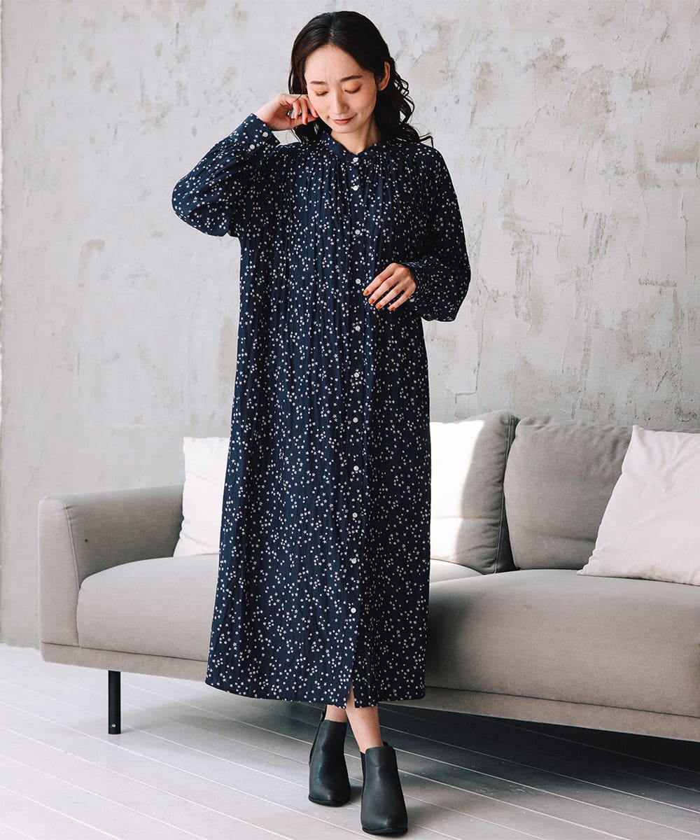 パウダーサテンスタープリントワンピース