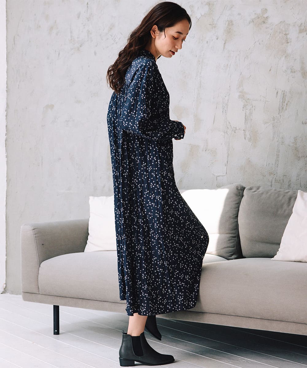 パウダーサテンスタープリントワンピース