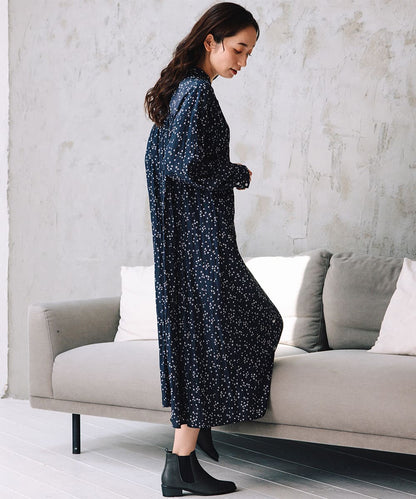 パウダーサテンスタープリントワンピース